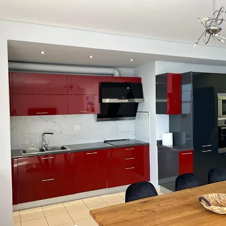 Lovely 2 Bedroom With A Great Sea View דירה *