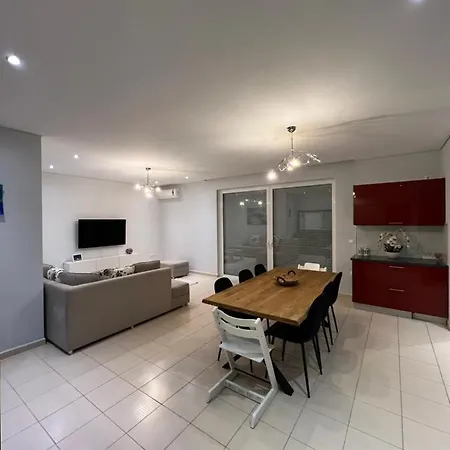 Lovely 2 Bedroom With A Great Sea View * Saranda