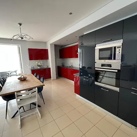 Lovely 2 Bedroom With A Great Sea View *