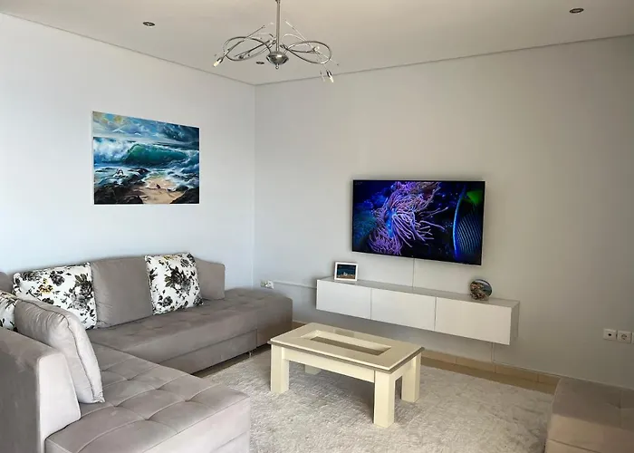 Lovely 2 Bedroom With A Great Sea View