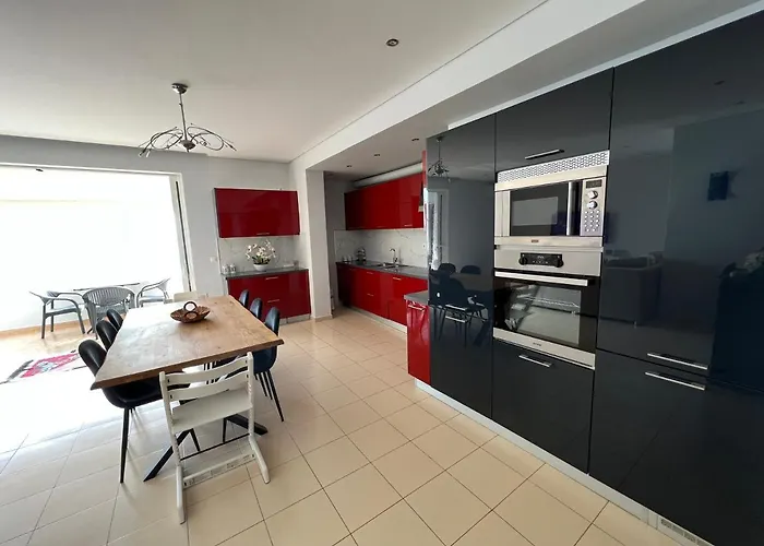 Lovely 2 Bedroom With A Great Sea View *